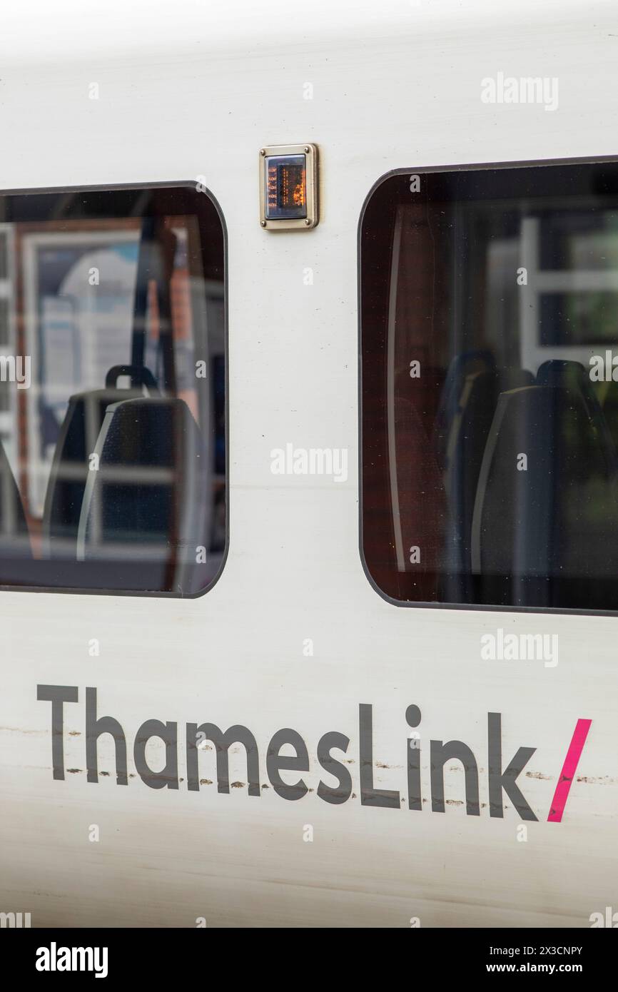 Thameslink est une ligne principale sur le réseau ferroviaire britannique, allant de Bedford, Luton, St Albans City, Peterborough, Welwyn Garden City, London Blackfriars et Cambridge via le centre de Londres jusqu'à Sutton, Orpington, Sevenoaks, Rainham, Horsham, Three Bridges, Brighton et East Grinstead. Banque D'Images