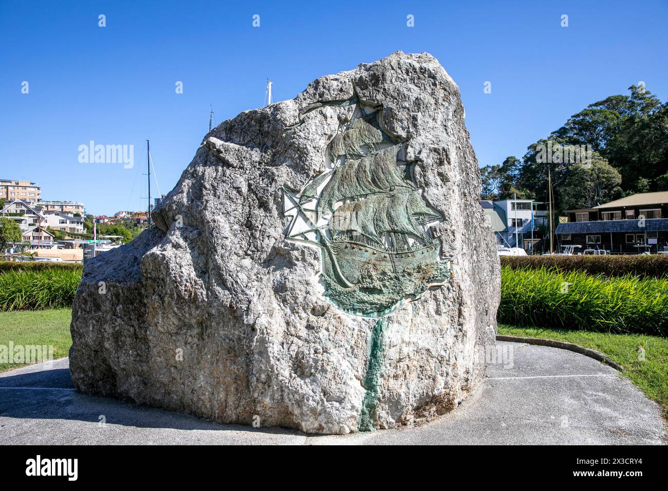 Le navire amiral HMS Sirius de la première flotte, plaque and 1989 bas relief célèbre les 200 ans de la colonisation européenne à Mosman, Sydney, Australie Banque D'Images