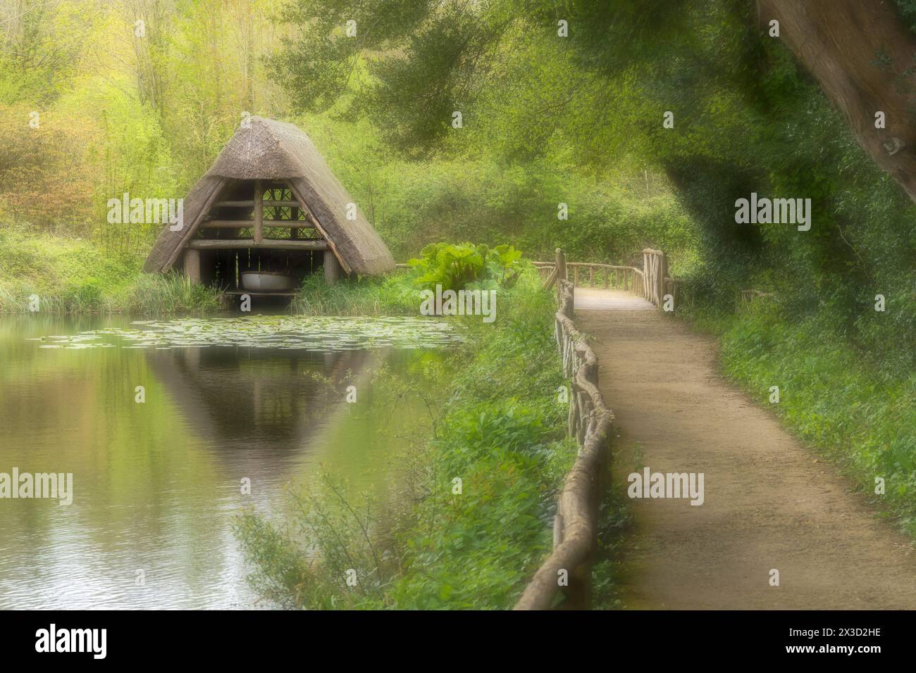 La maison de bateau dans les étangs de ragoût dans le parc du château d'Arundel Banque D'Images