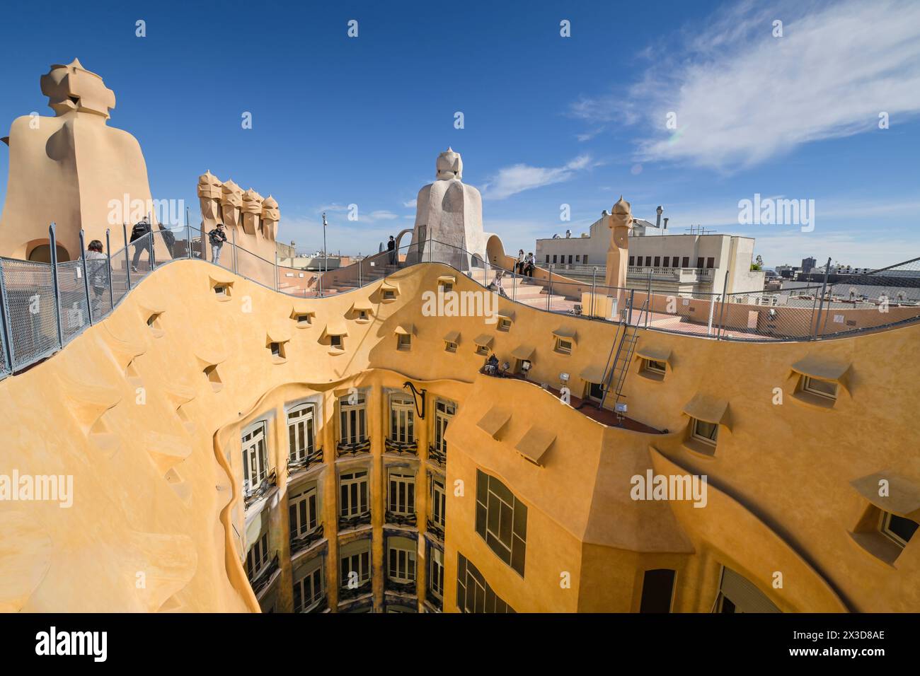 DACH mit Schornsteinen, la Pedrera, Casa Mila von Antoni Gaudi, Barcelona, Katalonien, Spanien Banque D'Images