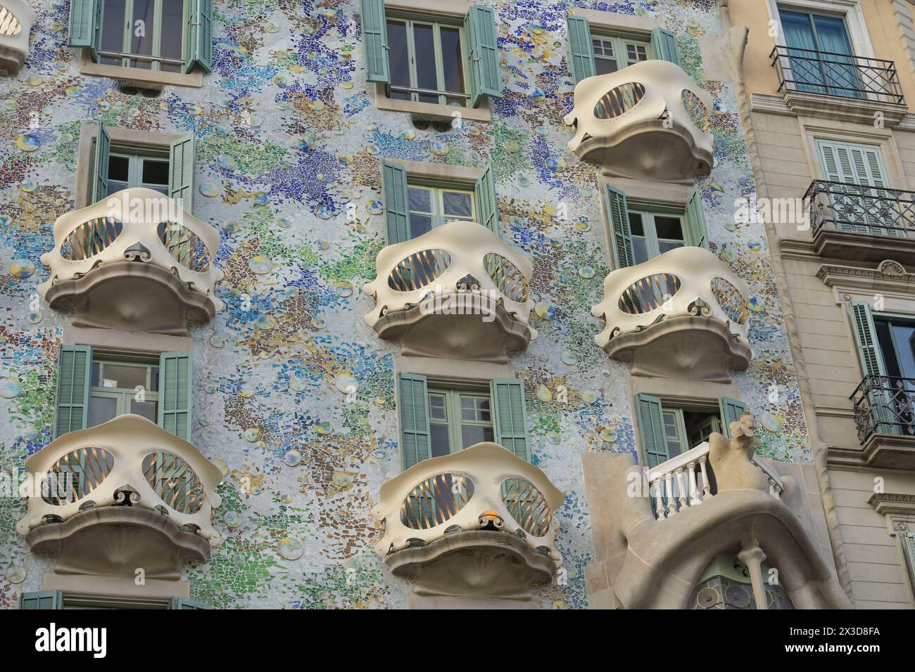 Fassade, Balkone, Casa Batllo, Appartmenthaus von Antoni Gaudi, Passeig de Gracia, Barcelona, Katalonien, Spanien Banque D'Images