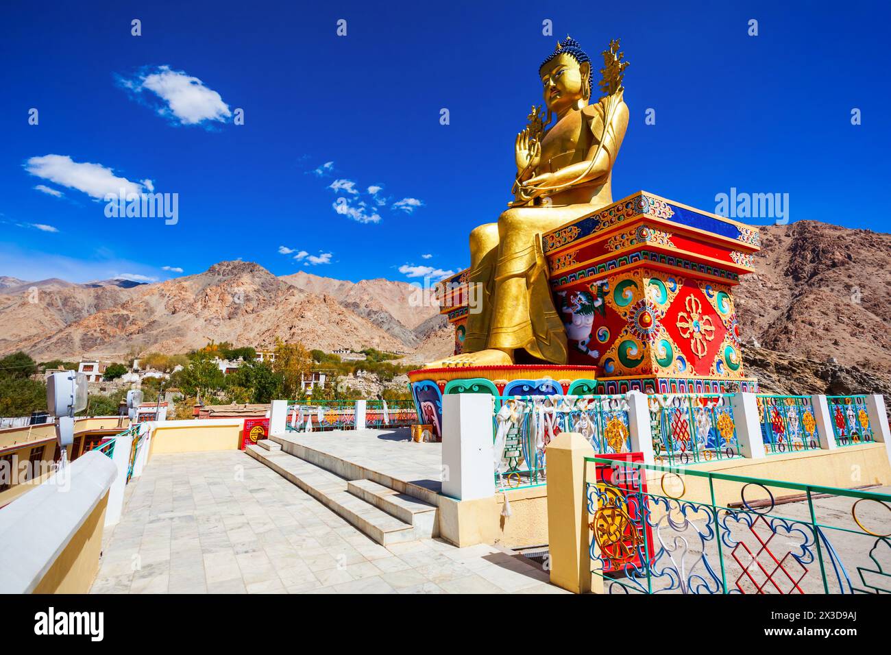 Statue de Bouddha Maitreya au monastère de Likir ou Gompa dans le village de Likir près de Leh à Ladakh, dans le nord de l'Inde Banque D'Images