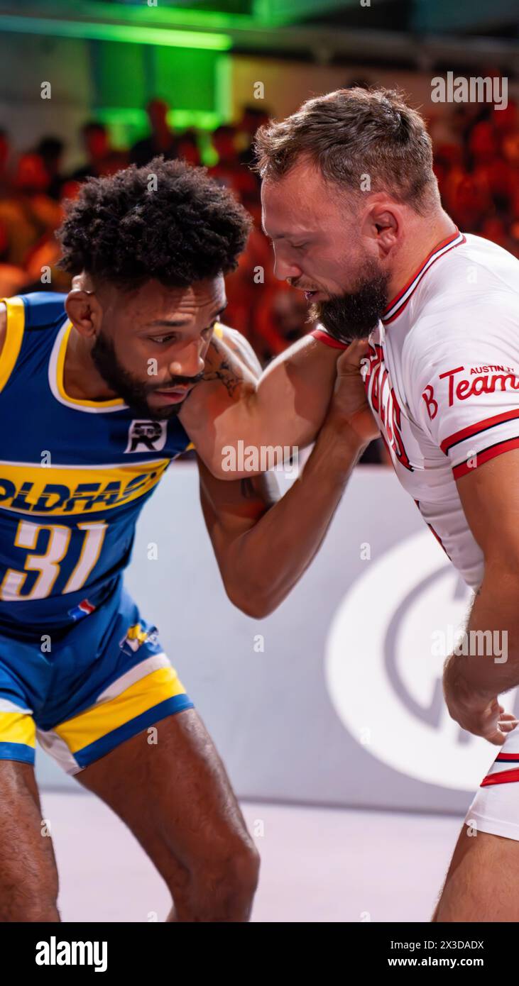 Craig Jones, star brésilienne du Jiu Jitsu, et Phil Rowe, poids bien-être de l'UFC, collier à cravate lors du Karaté combat 44 à Mexcio, Mexique Banque D'Images