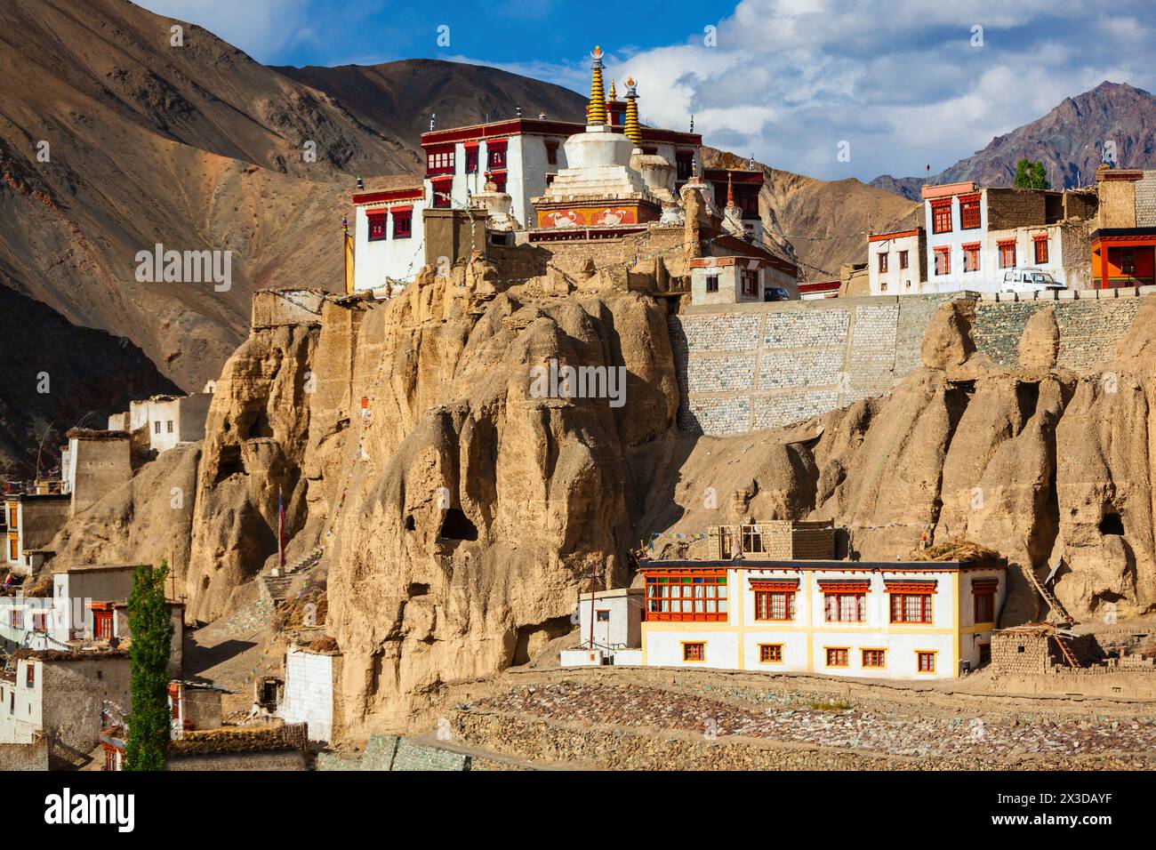 Monastère de Lamayuru ou Gompa est un monastère bouddhiste de style tibétain dans le village de Lamayuru à Ladakh, dans le nord de l'Inde Banque D'Images