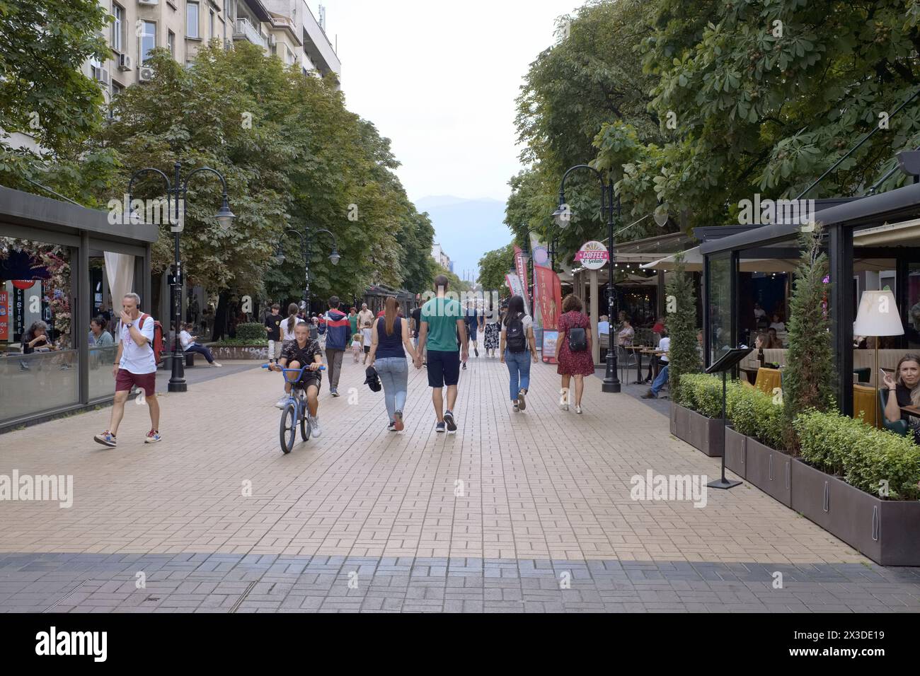 Bulgarie, Sofia ; 24 septembre 2023, les gens dans le boulevard Vitosha - ÉDITORIAL Banque D'Images