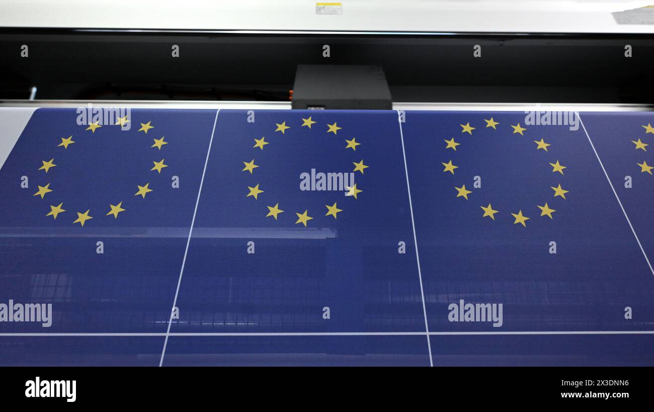 ++ THÈME IMAGE ++ illustration sur les thèmes élections européennes / drapeau européen / Union européenne. Photo : production de drapeaux de l'UE enregistrée le mercredi 13 mars 2024 à Alles Fahnen, une entreprise spécialisée dans la production de drapeaux, à Vienne, en Autriche. - 20240313 PD19218 Banque D'Images
