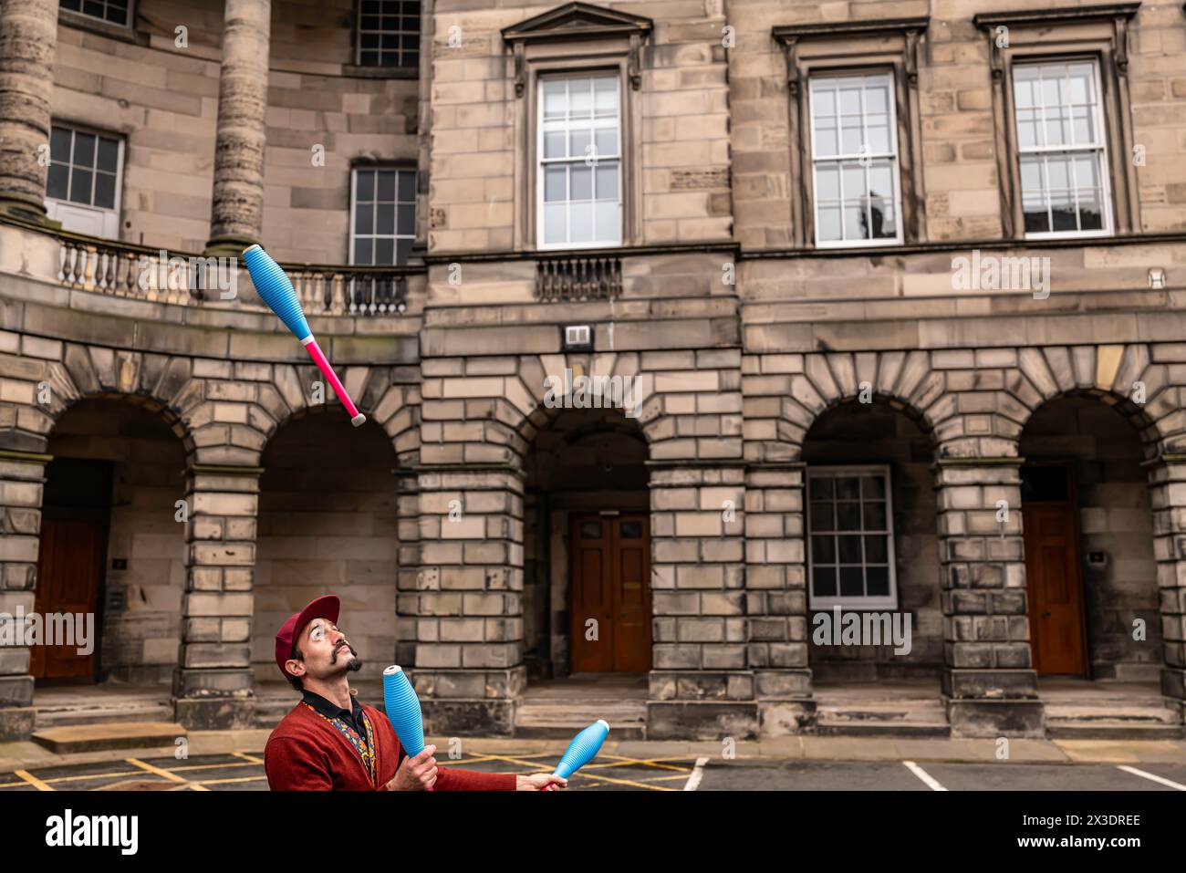 Édimbourg, Lothian, Écosse, Royaume-Uni. 5 août 2023. Jongleur, artistes de rue. Banque D'Images