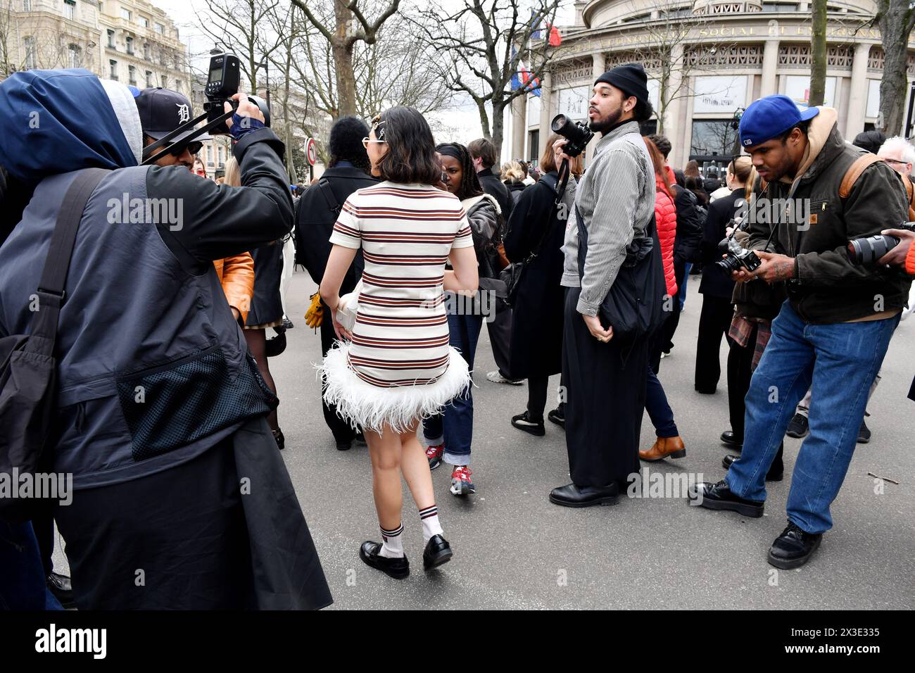 Streestyle at Paris Fashion week - Outside MiuMiu - Conseil économique et social - Paris - France Banque D'Images