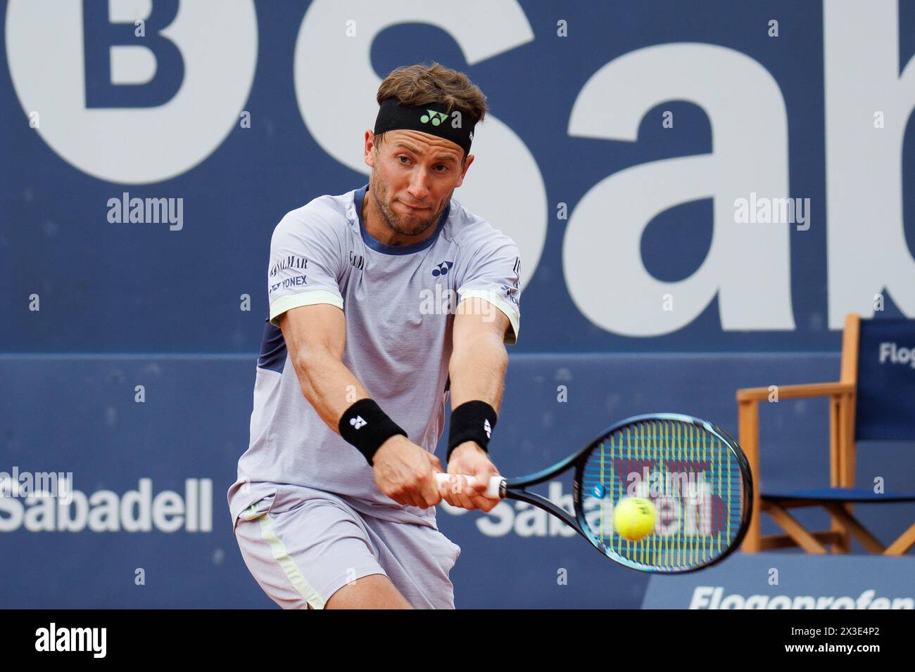 Barcelone, Espagne. 17 avril 2024. Casper Ruud en action lors du tournoi de tennis Barcelona Open Banc de Sabadell au Reial Club de Tennis Barce Banque D'Images
