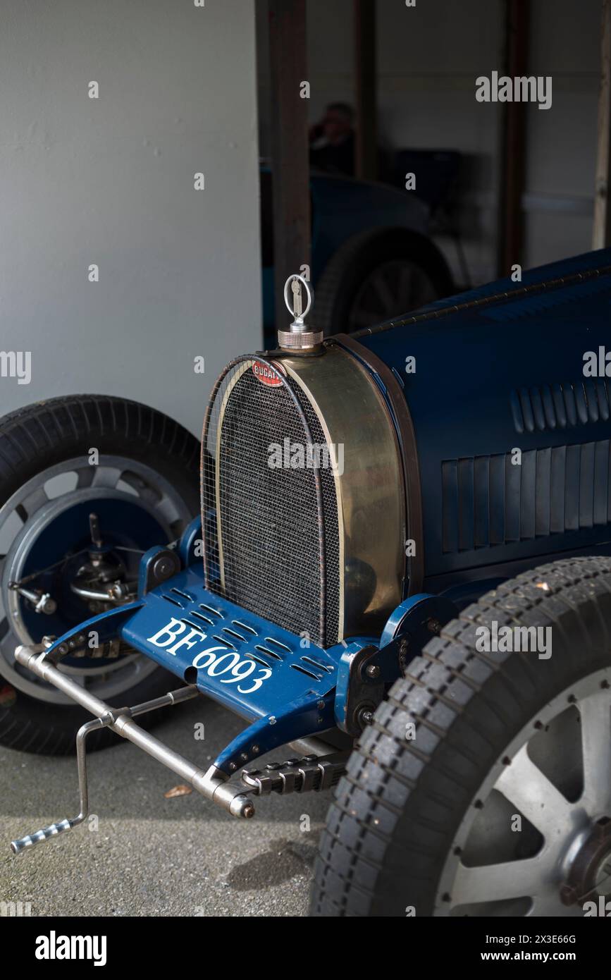 Bugatti type 35B des années 1920 participant au Trophée Grover Williams lors de la 81e réunion des membres, Goodwood Motor Racing circuit, Chichester, Royaume-Uni Banque D'Images