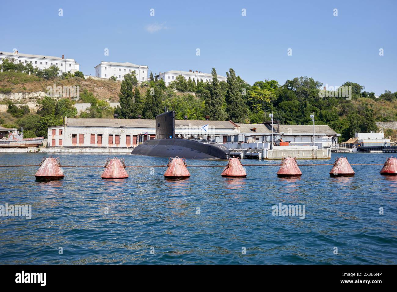 SÉBASTOPOL, CRIMÉE - 10 juin 2018 : sous-marin à l'embarcadère de la baie de Sébastopol. Banque D'Images