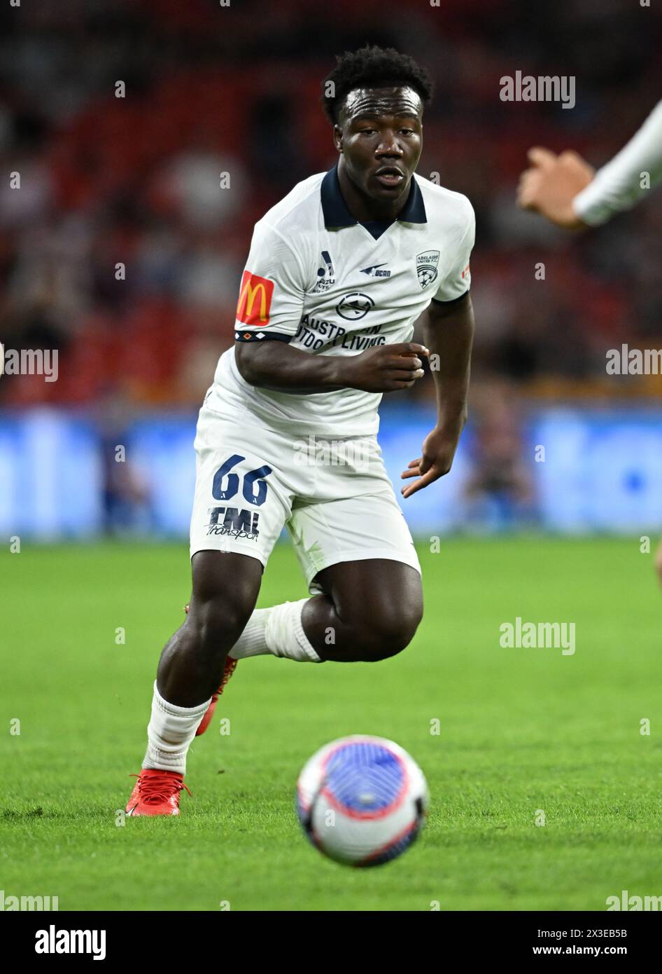 Brisbane, Australie. 26 avril 2024. Nestory Irankunda d'Adelaide United en action lors du match A-League Men Round 26 entre le Brisbane Roar et l'Adelaide United au Suncorp Stadium de Brisbane, vendredi 26 avril 2024. (AAP image/Darren England) PAS D'ARCHIVAGE, USAGE ÉDITORIAL UNIQUEMENT crédit : Australian Associated Press/Alamy Live News Banque D'Images