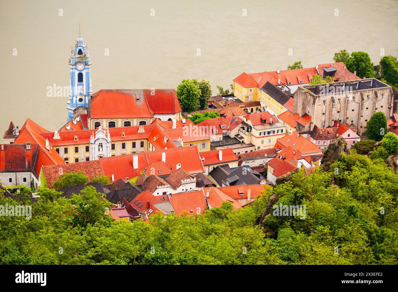 Durnstein vue panoramique aérienne de Durnstein Château. Durnstein est une petite ville située sur le Danube en vallée de la Wachau, en Autriche. Banque D'Images