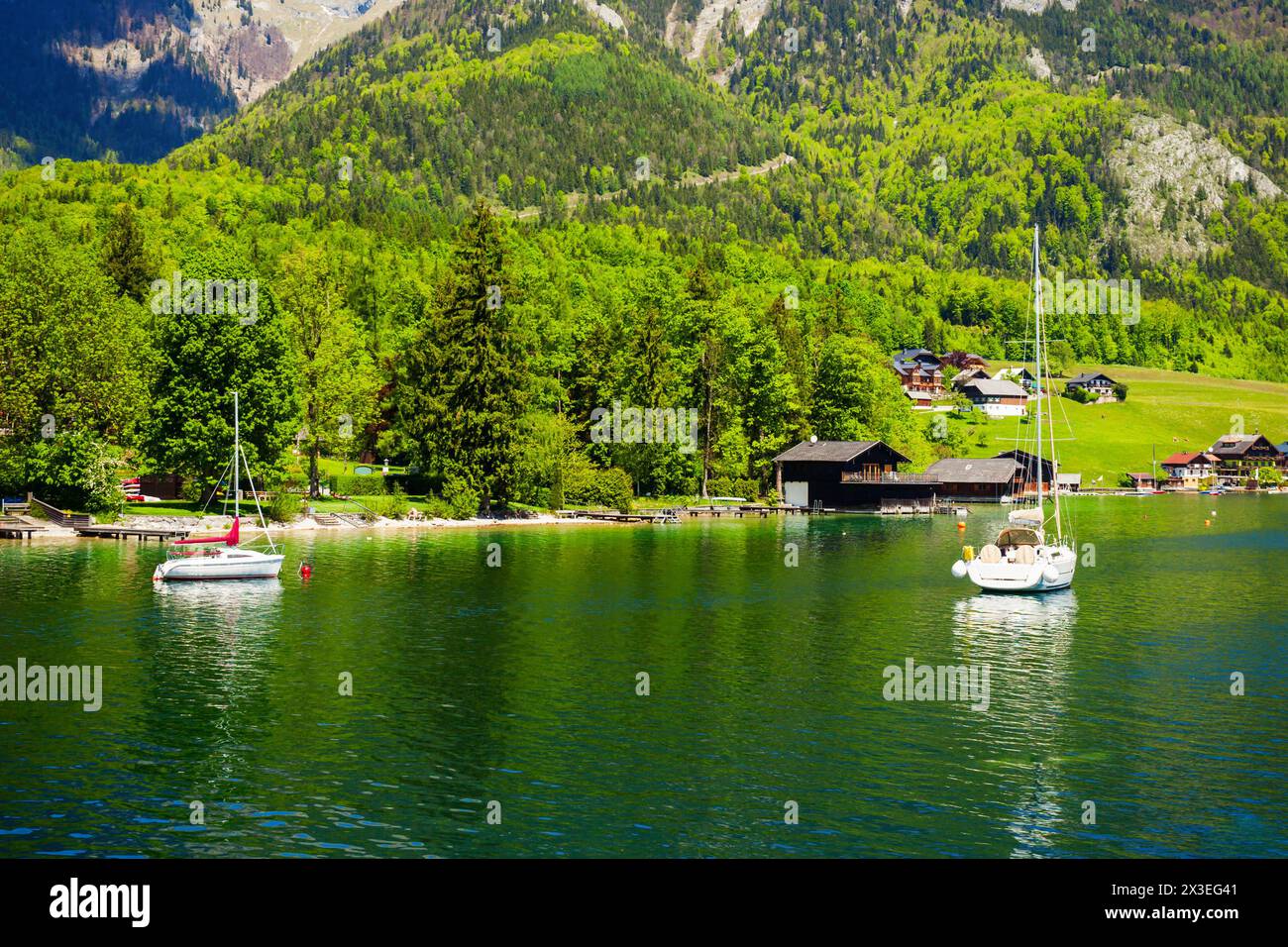Le lac Wolfgangsee en Autriche. Wolfgangsee est un des lacs les plus connus dans la région du Salzkammergut resort région d'Autriche. Banque D'Images
