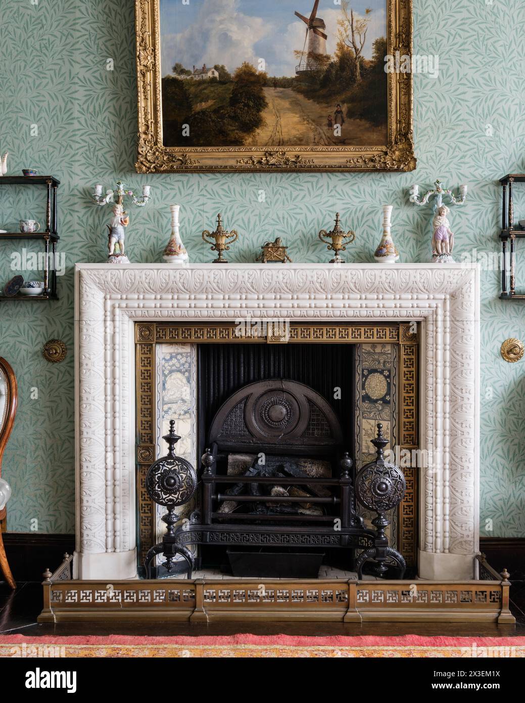 Ornements sur la cheminée à Speke Hall, Grade I classé National Trust Tudor Manor House, Liverpool, Angleterre, Royaume-Uni. Banque D'Images