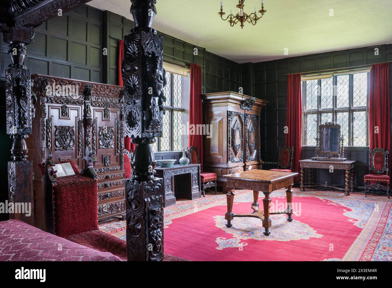 Meubles anciens à Speke Hall, Grade I Listed National Trust Tudor Manor House, Liverpool, Angleterre, Royaume-Uni. Banque D'Images