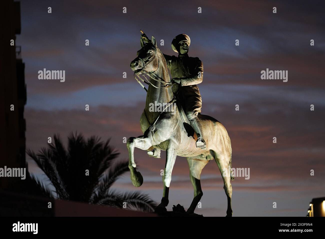 IZMIR, TURKIYE - 22 OCTOBRE 2023 : Monument Izmir Ataturk sur la place de la République, ville d'Alsancak Banque D'Images