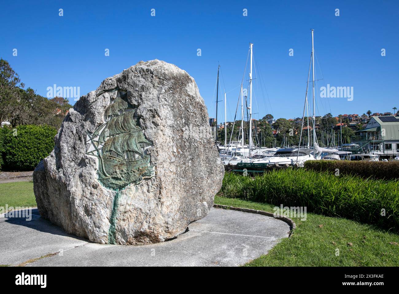 Le navire amiral HMS Sirius de la première flotte, plaque and 1989 bas relief célèbre les 200 ans de la colonisation européenne à Mosman, Sydney, Australie Banque D'Images