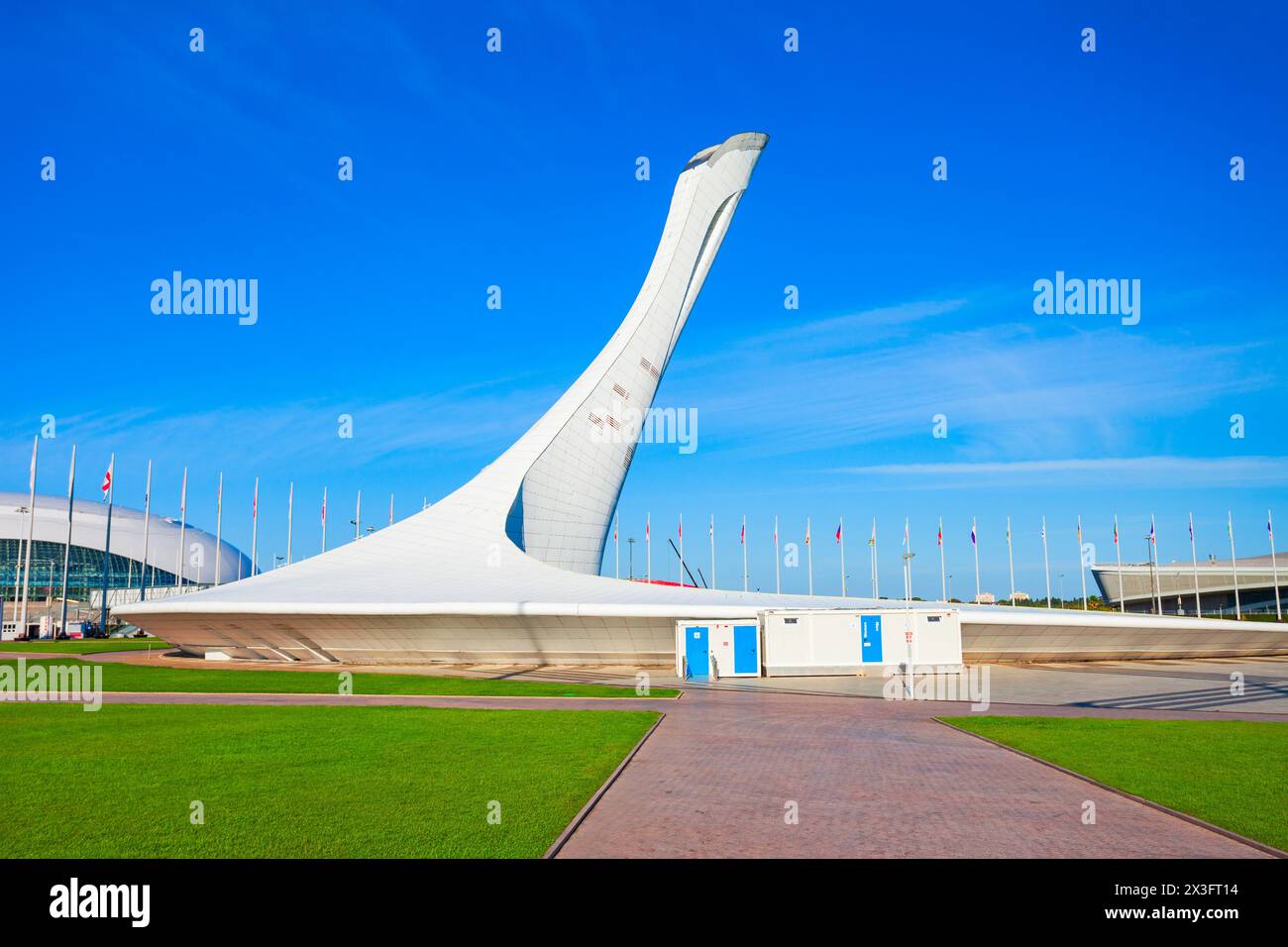 Sotchi, Russie - 04 octobre 2020 : bol de la flamme olympique Firebird au Parc olympique de Sotchi à Adler.Le parc a été construit pour les Jeux olympiques d'hiver de 2014 Banque D'Images