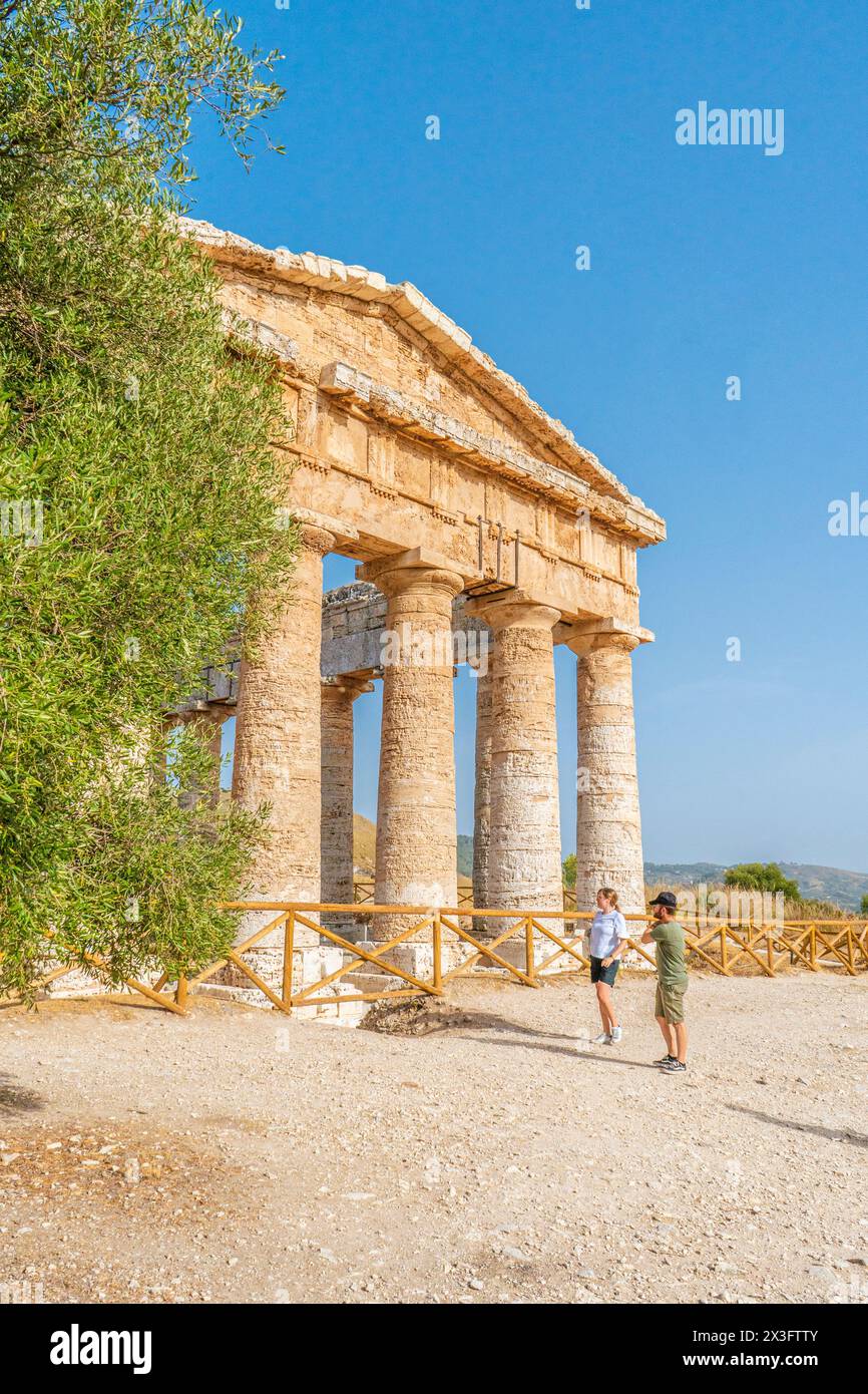 Ancien temple grec à Segesta, Sicile, Italie Banque D'Images