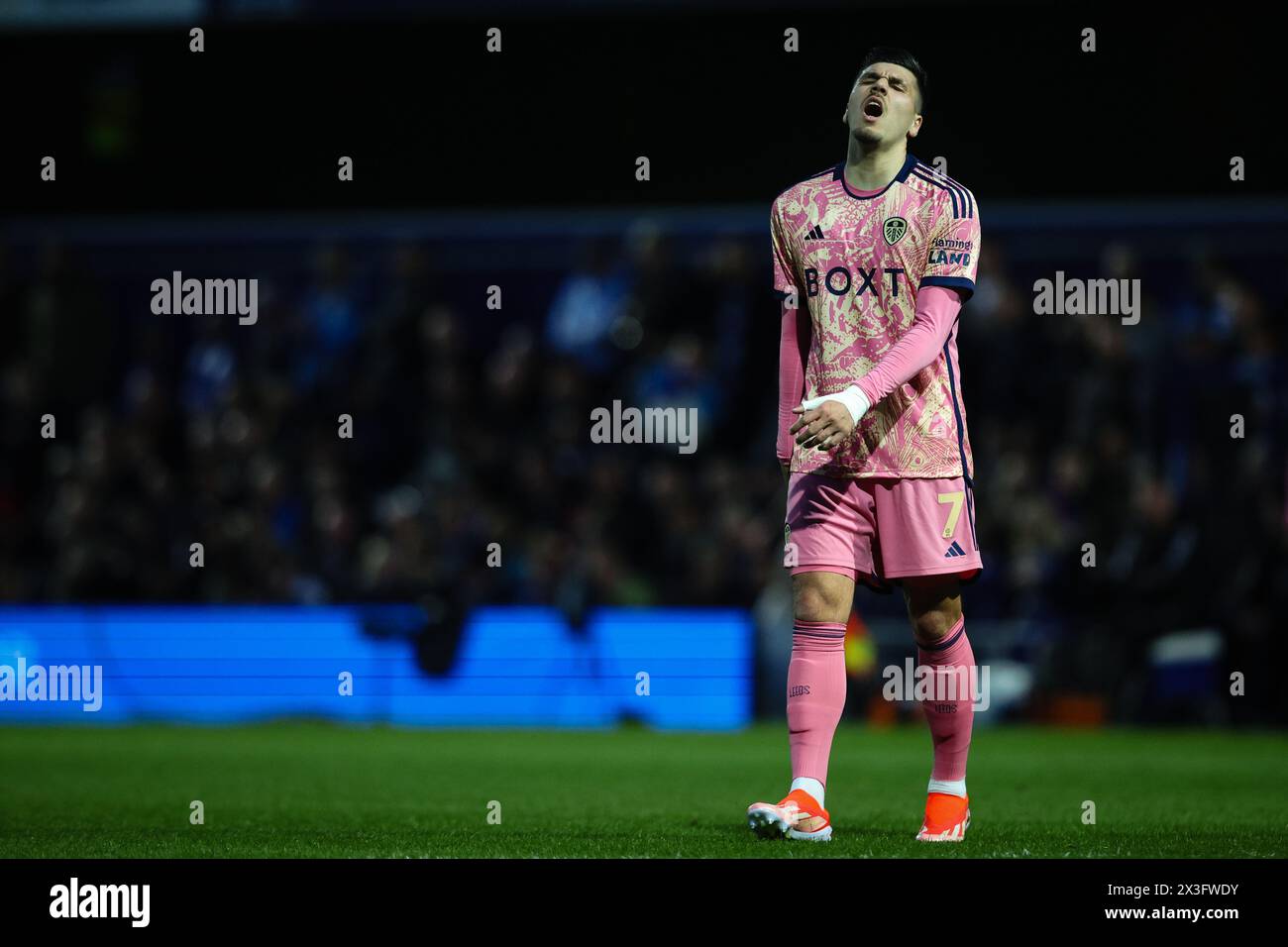 LONDRES, Royaume-Uni - 26 avril 2024 : Joel Piroe de Leeds United réagit lors du match de championnat EFL entre Queens Park Rangers FC et Leeds United au stade Loftus Road (crédit : Craig Mercer/ Alamy Live News) Banque D'Images