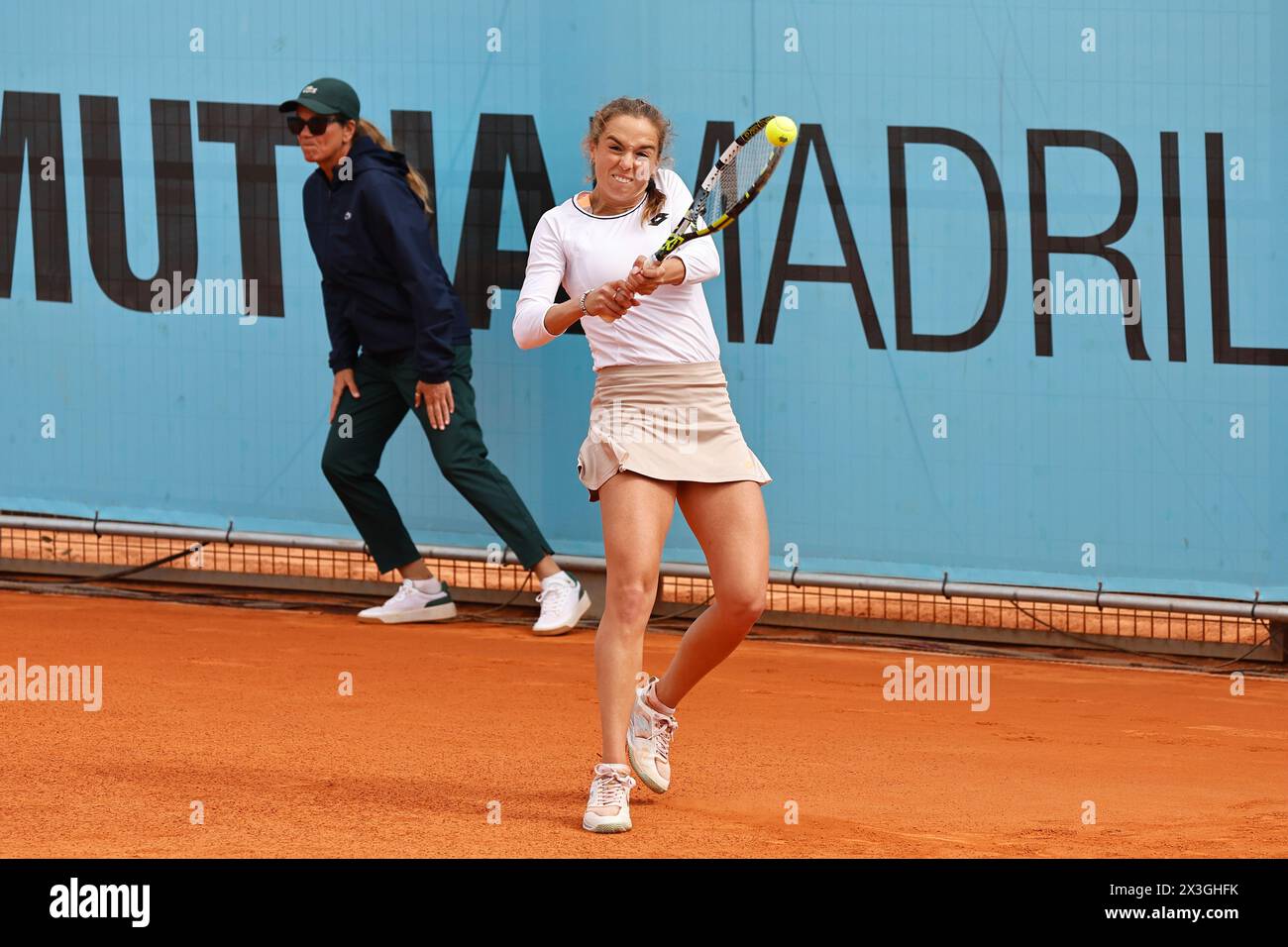 Madrid, Espagne. 26 avril 2024. Lucia Bronzetti (ITA) Tennis : Lucia Bronzetti lors de la ronde double de 32 match contre Shuko Aoyama et Timea Babos lors des tournois WTA 1000 tournoi Mutua Madrid Open de tennis à la Caja Magica de Madrid, Espagne . Crédit : Mutsu Kawamori/AFLO/Alamy Live News Banque D'Images