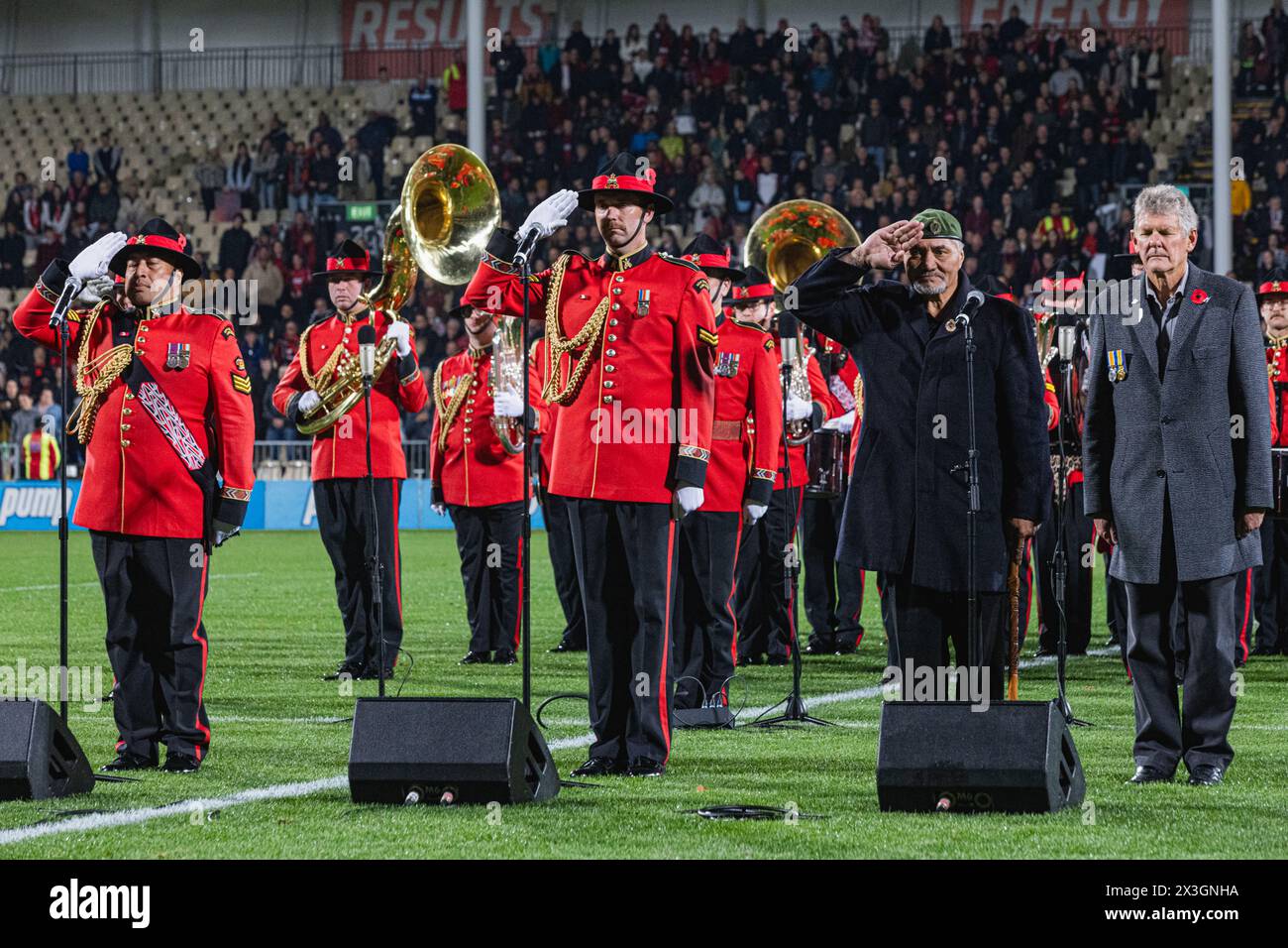 CHRISTCHURCH, NOUVELLE-ZÉLANDE - AVRIL 26 : L'état-major de la Force de défense néo-zélandaise dirige les formalités de l'ANZAC avant le match de Super Rugby Pacific entre les Crusaders et les Melbourne Rebels au stade Allianz le 26 avril 2024 à Christchurch, en Nouvelle-Zélande. Photo de James Foy. Banque D'Images