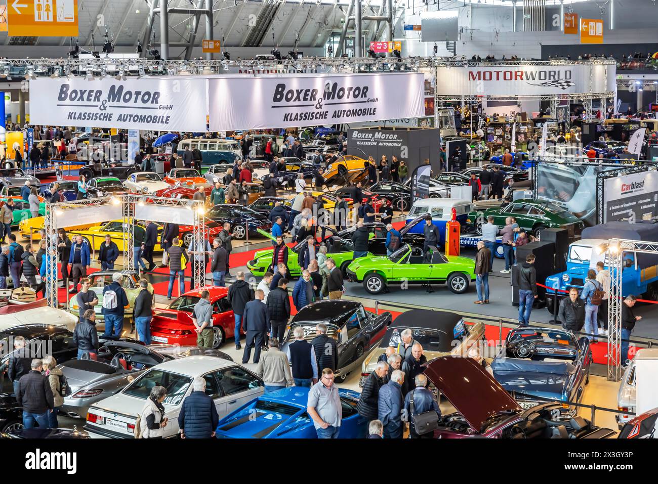 Retro Classics Stuttgart ouvre ses portes. Selon les organisateurs, le salon est le plus grand salon professionnel au monde consacré à la culture de la conduite. Le Banque D'Images