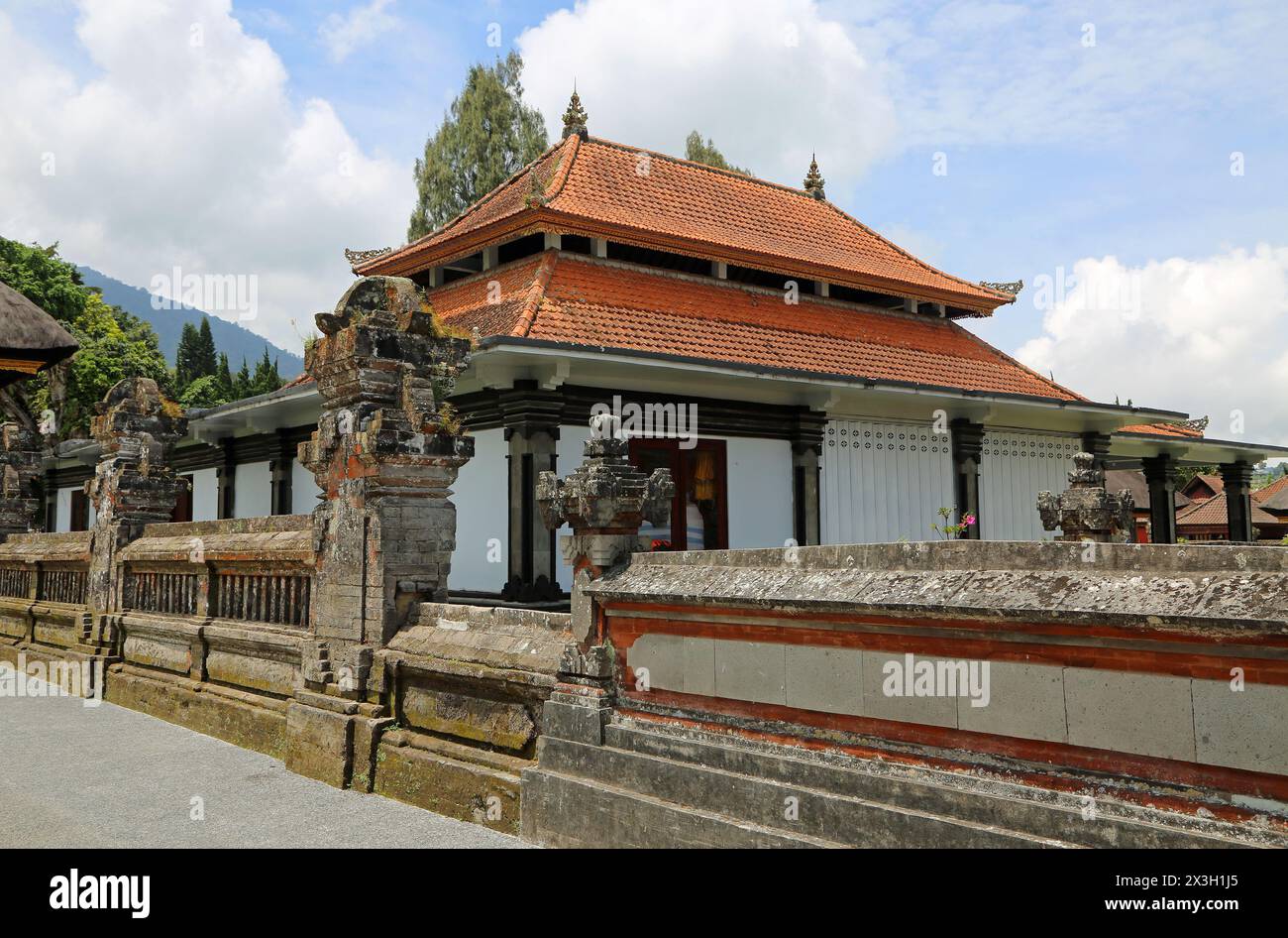 Bâtiment dans le complexe Pura Bratan - Pura Ulun Dana Bratan, Bali, Indonésie Banque D'Images
