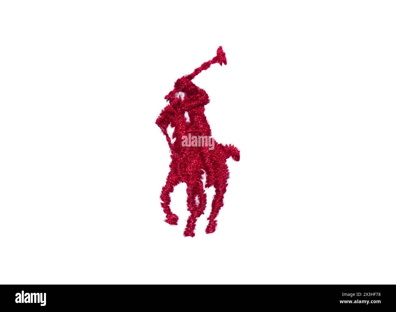 21 février 2024 Polo par Ralph Lauren gros plan de cheval rouge avec emblème emblématique jockey logo emblématique motif cousu. Marque de luxe de vêtements fins isolés sur Banque D'Images