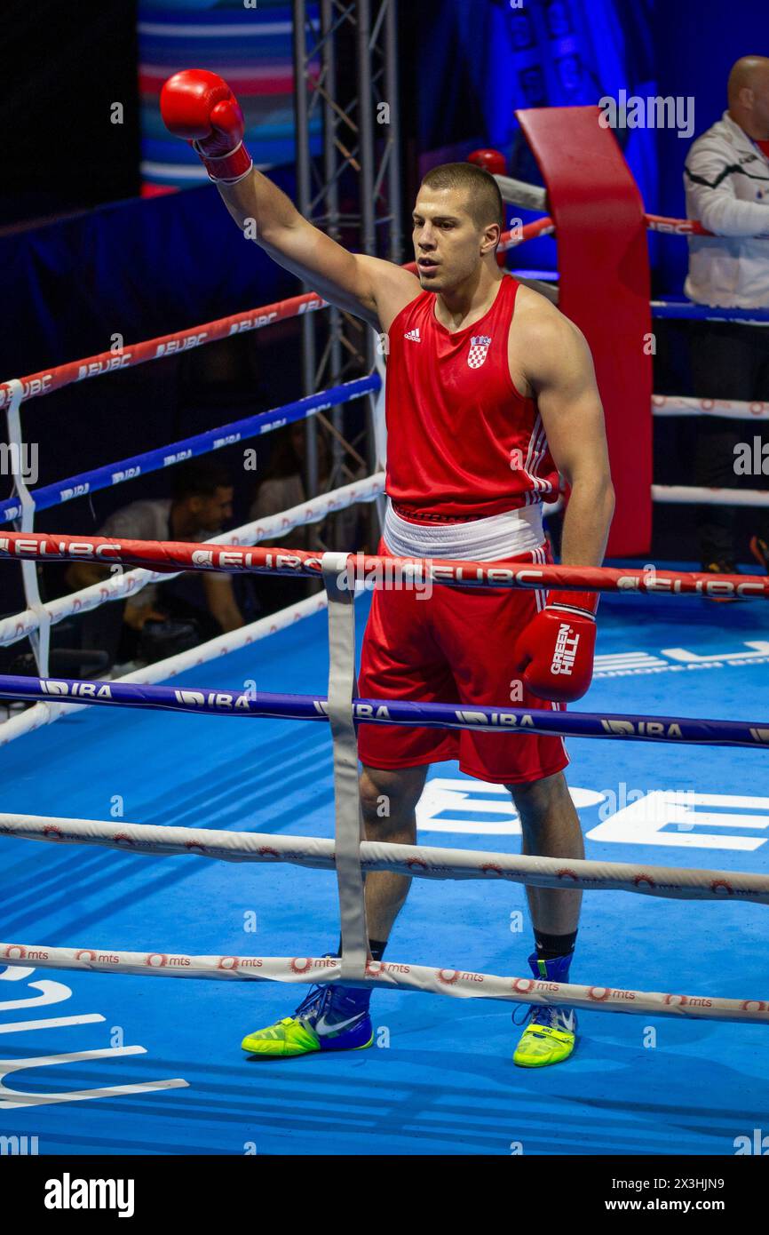 Luka Pratlijacic (Croatie) vainqueur face à Prasovic Dilan (Monténégro). Boxe. Championnats d'Europe de boxe EUBC Elite hommes et femmes, Belgrade Banque D'Images