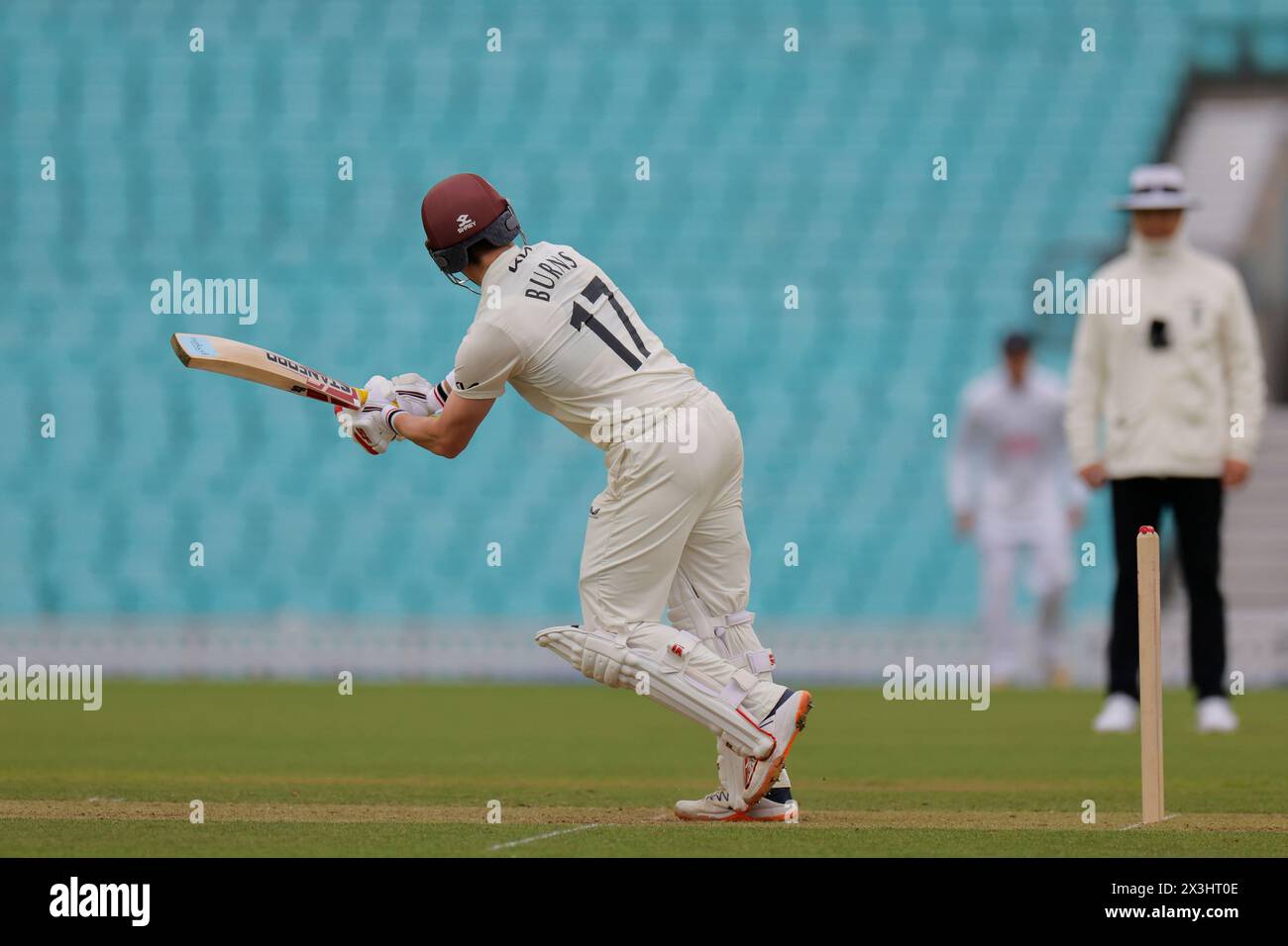 Londres. 27 avril 2024. Muhammad Abbas (38 Hampshire) en action lors de la deuxième journée du County Championship Division One match entre Surrey et Hampshire au Kia Oval. Crédit : Matthew Starling / Alamy Live News Banque D'Images