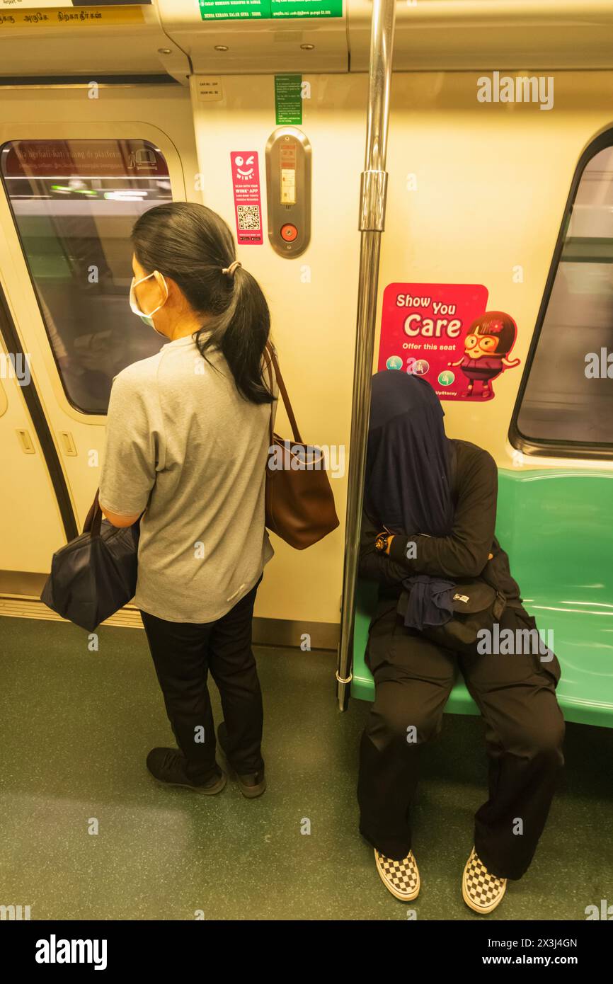 Asie, Singapour, MRT, passagers en métro Banque D'Images