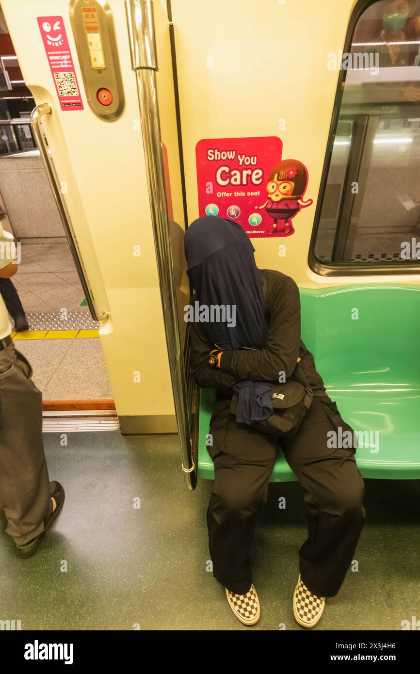 Asie, Singapour, MRT, passagers en métro Banque D'Images