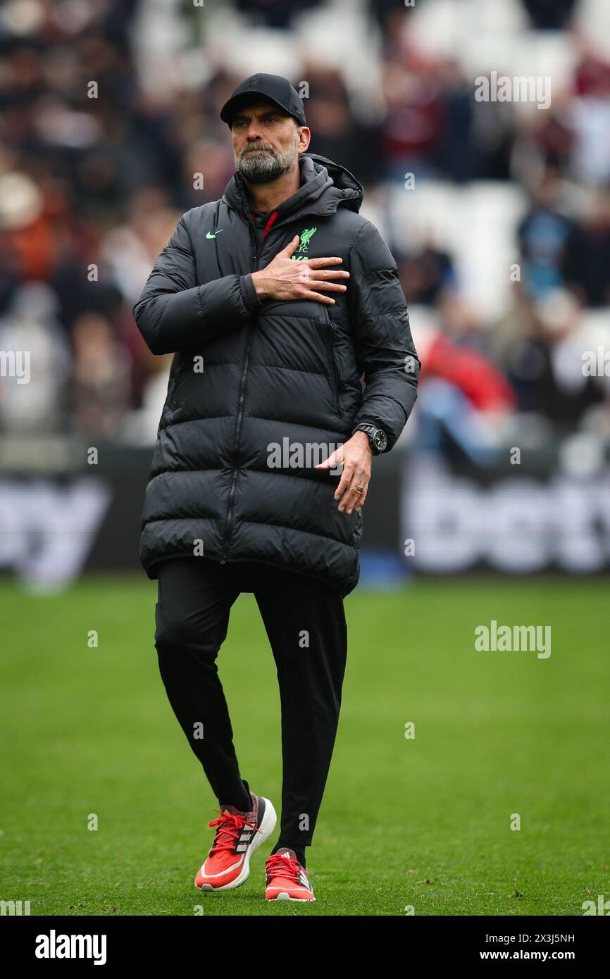 LONDRES, Royaume-Uni - 27 avril 2024 : le manager de Liverpool, Jurgen Klopp, rend hommage aux supporters après le match de premier League entre West Ham United FC et Liverpool FC au London Stadium (crédit : Craig Mercer/ Alamy Live News) Banque D'Images