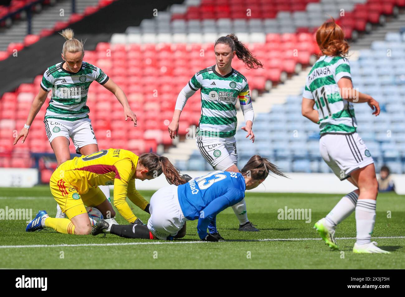 Glasgow, Royaume-Uni. 27 avril 2024. Les Rangers affrontent le Celtic lors de la demi-finale de la Scottish Cup féminine Scottish Cup à Hampden Park, Glasgow, Écosse, Royaume-Uni. Crédit : Findlay/Alamy Live News Banque D'Images