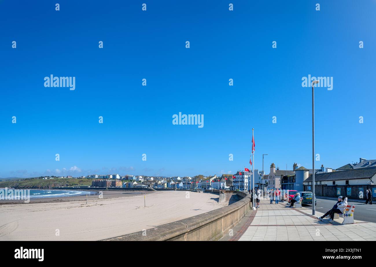 La promenade du front de mer, Peel, île de Man, Angleterre, Royaume-Uni Banque D'Images