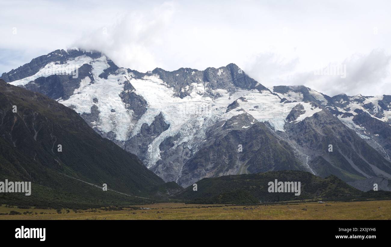 Randonnée enneigée montagnes enneigées à Mount Cook, Nouvelle-Zélande Banque D'Images