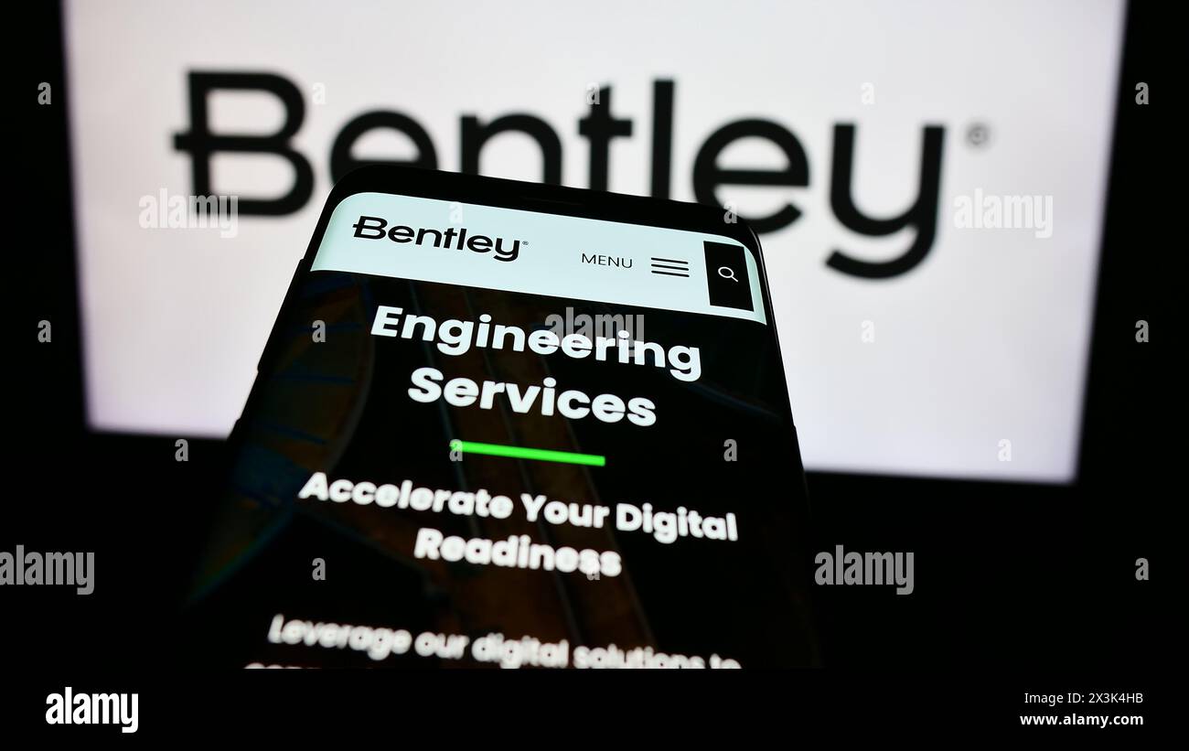 Smartphone avec la page Web de la société américaine de logiciels Bentley Systems Inc devant le logo de l'entreprise. Concentrez-vous sur le coin supérieur gauche de l'écran du téléphone. Banque D'Images