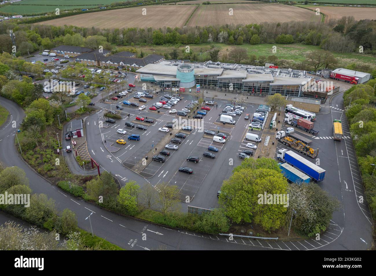 Vue aérienne générale de l'autoroute M40 Moto Cherwell Valley services, Royaume-Uni. Banque D'Images