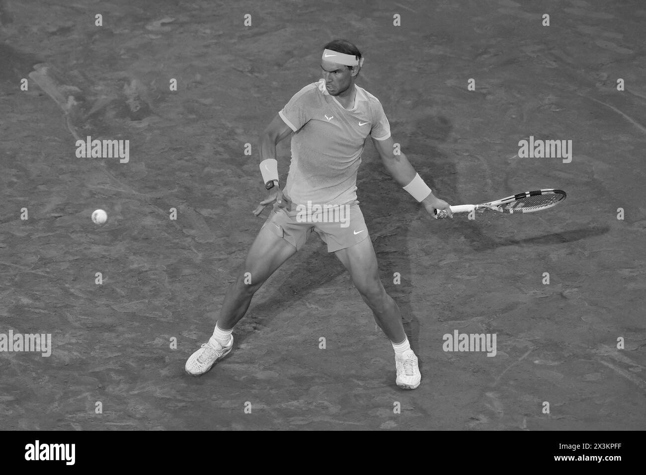 Rafael Nadal, de l'Espagne, contre Alex de Minaur dans le match de la ronde en simple masculin de 64 au cours de la cinquième journée de l'Open Mutua de Madrid à la Caja Magica, en avril Banque D'Images