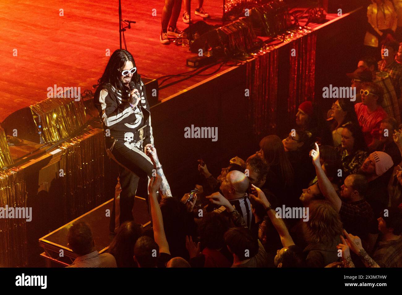 Newcastle, Royaume-Uni - Elvana, Elvis a joué Nirvana le 27 avril à O2 City Hall, Newcastle lors de la dernière nuit de leur tournée britannique. Crédit photo Jill O'Donnell/Alamy Live News Banque D'Images