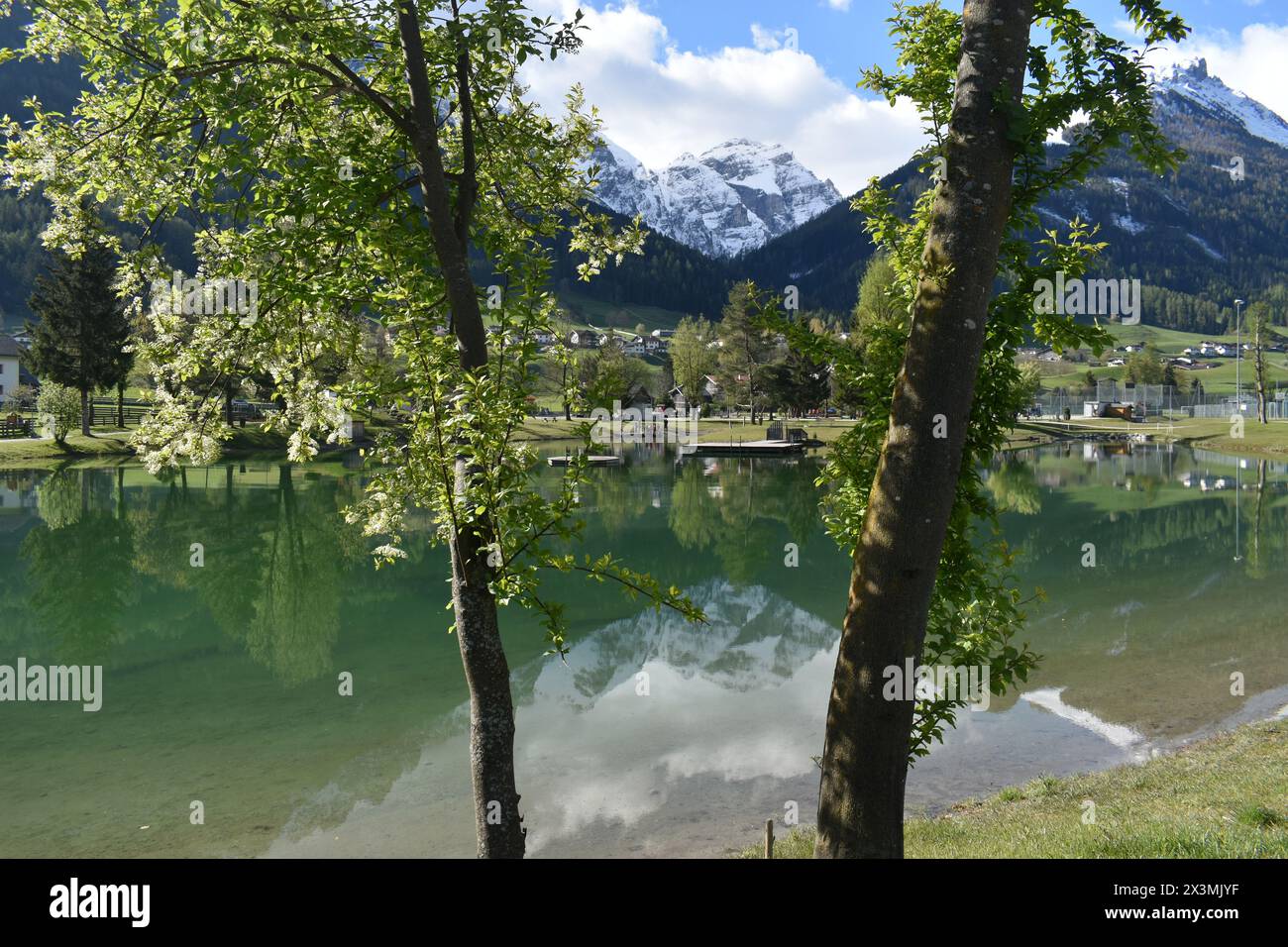 Beau et paisible lac de montagne haut dans les Alpes autrichiennes , région du Tyrol , Autriche Banque D'Images