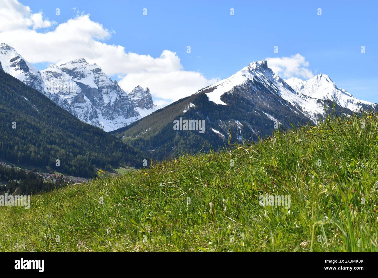 Belle vallée de Stubaier haute dans les montagnes des Alpes autrichiennes , Neustift im Stubaital , région du Tyrol , Autriche Banque D'Images