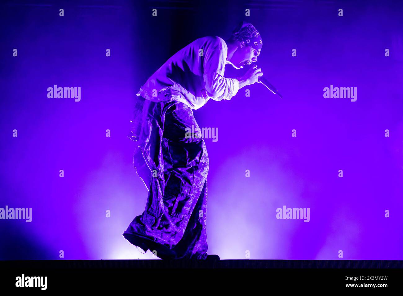 Milan, Italie. 27 avril 2024. Le musicien australien Charlton Kenneth Jeffrey Howard, connu professionnellement sous le nom de KID LAROI, se produit en direct sur scène à fabrique lors de « The First Time Tour ». Crédit : Rodolfo Sassano/Alamy Live News Banque D'Images Milan, Italie. 27 avril 2024. Le musicien australien Charlton Kenneth Jeffrey Howard, connu professionnellement sous le nom de KID LAROI, se produit en direct sur scène à fabrique lors de « The First Time Tour ». Crédit : Rodolfo Sassano/Alamy Live News Banque D'Images
