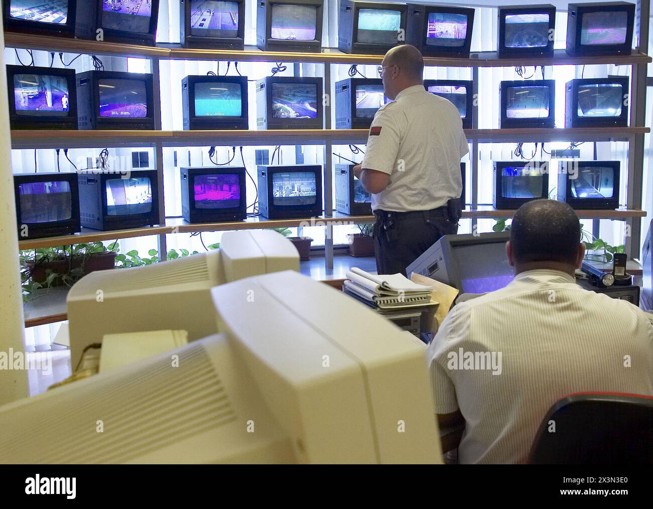 Gardes, moniteurs, centre de sécurité. Hôpital Universitario Gran Canaria Doctor Negrin, Las Palmas de Gran Canaria. Îles Canaries, Espagne Banque D'Images