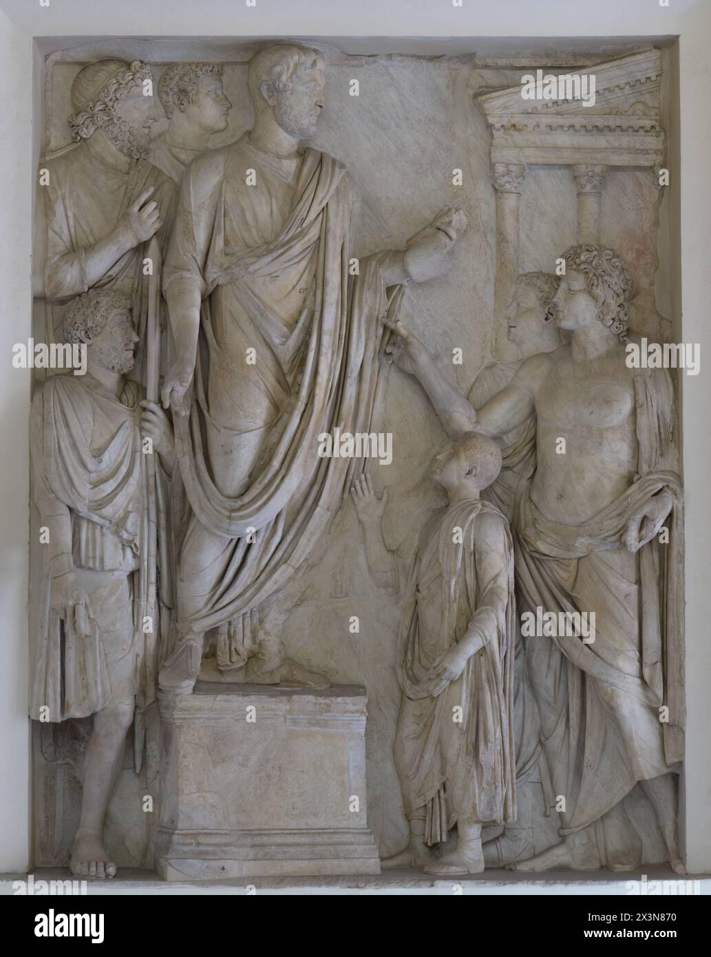 Relief de l'Arc de Portugal (Arco di Portogallo) - don de nourriture d'Hadrien aux enfants romains Banque D'Images