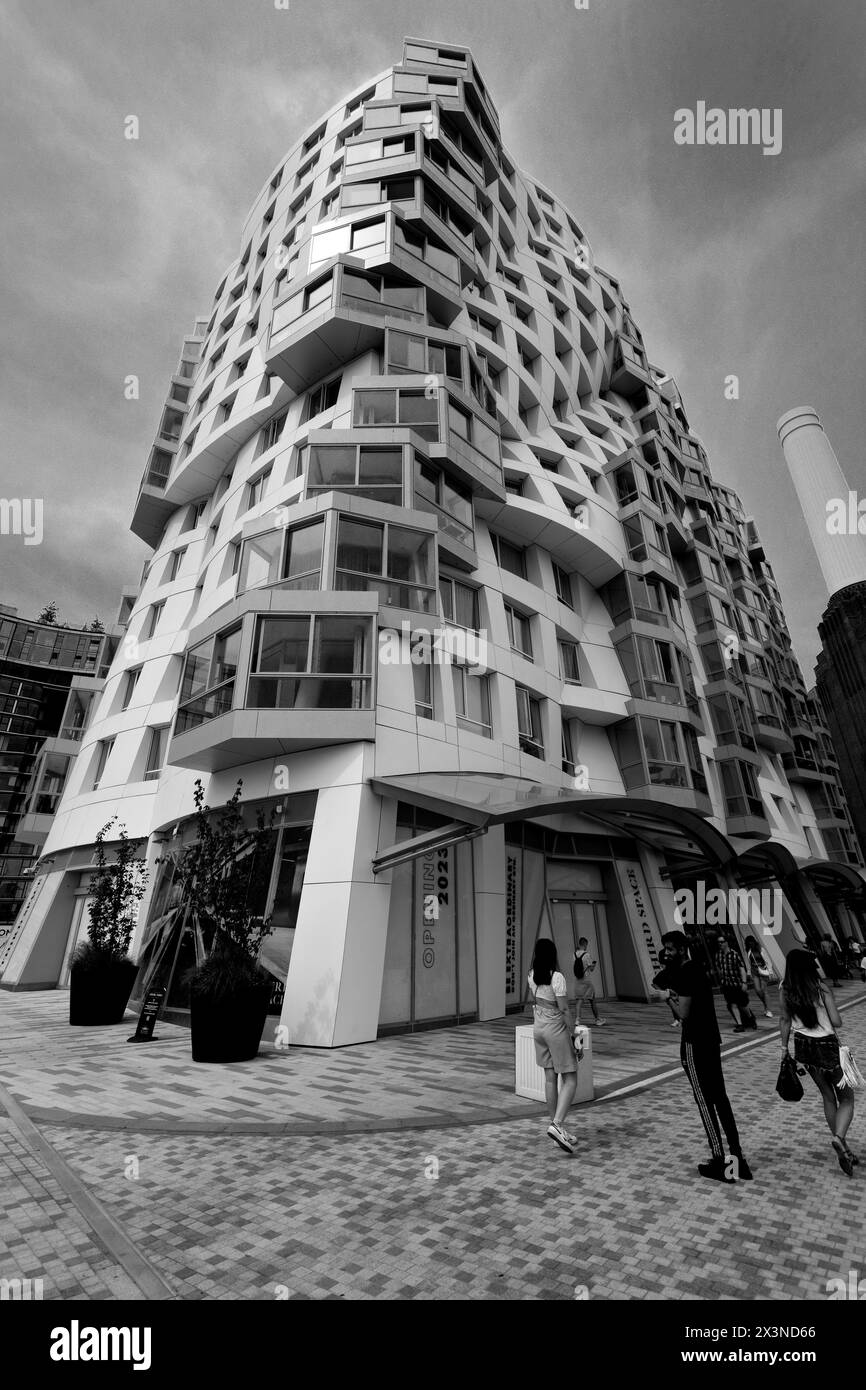 Vue des bâtiments résidentiels de Frank Gehry, Battersea Power Station, Battersea, Londres, Angleterre Banque D'Images