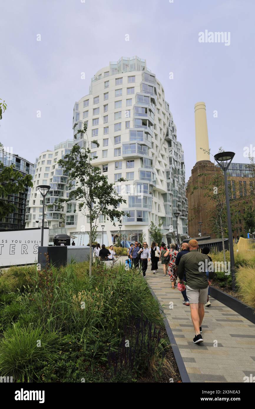 Vue des bâtiments résidentiels de Frank Gehry, Battersea Power Station, Battersea, Londres, Angleterre Banque D'Images