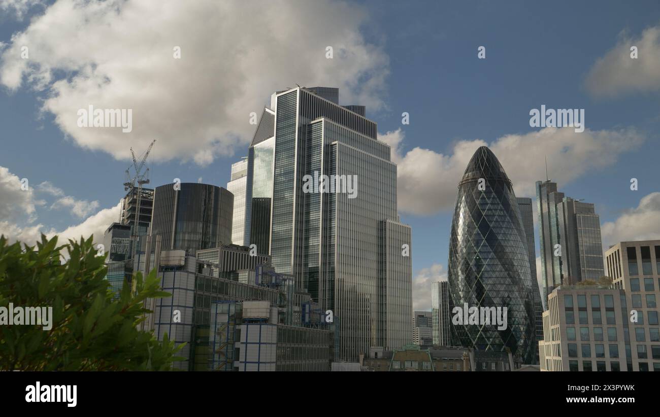 L'horizon de la City de Londres avec le bâtiment Gherkin. Banque D'Images